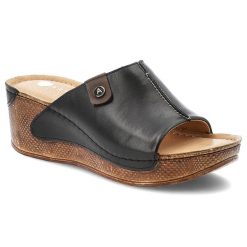 Czarne Klapki Armodo Modne Obuwie Damskie Na Koturnie. Czarne klapki Armodo, bez wzorów, ze skóry, bez obcasa, na koturnie. Za 259.00 zł.