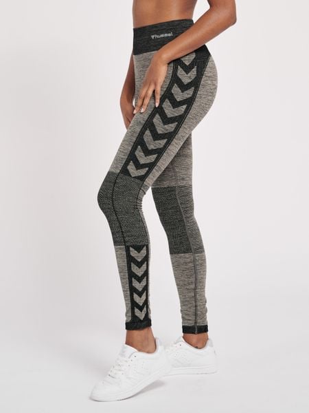 Damskie legginsy mid-rise Hummel Clea. Brązowe legginsy Hummel, xs, bez wzorów, z dzianiny. Za 198.00 zł.