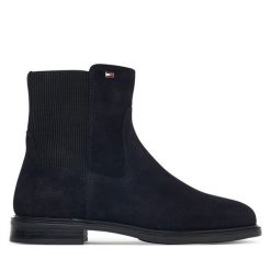 Sztyblety Tommy Hilfiger. Niebieskie botki TOMMY HILFIGER, bez wzorów, bez obcasa, na płaskiej podeszwie, bez zapięcia. Za 649.99 zł.