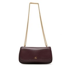 Torebka Calvin Klein. Czerwone torebki klasyczne Calvin Klein, bez wzorów, bez dodatków. Za 559.99 zł.
