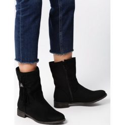 Czarne Botki Campanula. Czarne botki Born2be, na jesień, bez wzorów, bez obcasa, na płaskiej podeszwie, bez zapięcia. Za 119.99 zł.
