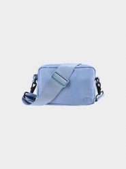4F Torba na ramię - niebieska Uniwersalny. Niebieskie torby na ramię 4f, bez wzorów, z syntetyku, eleganckie, na ramię, bez dodatków. W wyprzedaży za 49.99 zł.