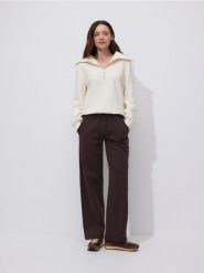 Bluza z wysoką stójką - kremowy. Białe bluzy Reserved, l, bez wzorów, z bawełny, bez kaptura. Za 119.99 zł.