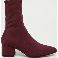 Vagabond - Botki Mya. Brązowe botki Vagabond, bez wzorów, z materiału, bez obcasa, bez zapięcia. W wyprzedaży za 399.90 zł.