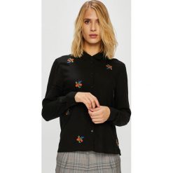 Jacqueline de Yong - Koszula Fannie. Czarne koszule Jacqueline de Yong, bez wzorów, z tkaniny, casualowe, bez kołnierzyka, bez ramiączek. W wyprzedaży za 49.90 zł.