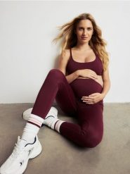 Gładkie legginsy - mahoniowy. Brązowe legginsy Reserved, l, bez wzorów, z dzianiny. Za 79.99 zł.
