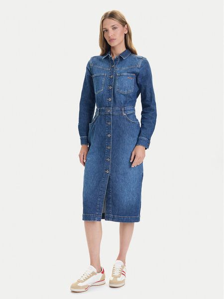 Mustang Sukienka jeansowa Emma 1016939 Niebieski Slim Fit. Niebieskie sukienki Mustang, bez wzorów, z bawełny, bez kołnierzyka, bez ramiączek. Za 299.99 zł.