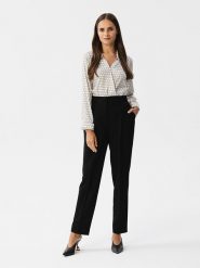 Stylove Spodnie w kolorze czarnym rozmiar: M. Czarne spodnie materiałowe Stylove, na co dzień, m, bez wzorów, z materiału, z podwyższonym stanem. Za 270.95 zł.