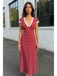 SOULSHAE Sukienka w kolorze czerwonym rozmiar: L/XL. Czerwone sukienki SOULSHAE, l, bez wzorów, bez kołnierzyka, bez ramiączek, maxi. Za 139.95 zł.