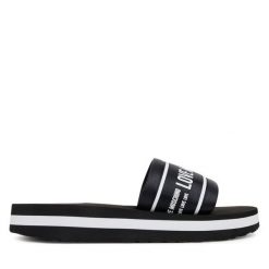 Klapki LOVE MOSCHINO. Czarne klapki Love Moschino, bez wzorów, bez obcasa. Za 669.99 zł.