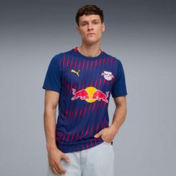Koszulka piłkarska Puma RB Lipsk 25/26 oficjalna wyjazdowa. Bluzki Puma, xl, bez wzorów, z materiału, sportowe, bez kołnierzyka, bez ramiączek. Za 459.99 zł.