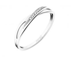 Pierścionek z białego złota z diamentami - 0,02 ct - próba 375. Białe pierścionki Apart, z diamentem, złote. Za 1,090.00 zł.