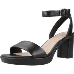 Sandały CLARKS AMBYRLYN BAY Czarny. Czarne sandały Clarks, bez wzorów, ze skóry, bez obcasa, bez zapięcia. Za 330.99 zł.