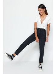 Trendyol Dżinsy - Slim fit - w kolorze czarnym rozmiar: 40. Czarne jeansy Trendyol, bez wzorów, z podwyższonym stanem. Za 87.81 zł.