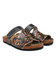 Calceo Klapki w kolorze czarnym rozmiar: 39. Czarne klapki Calceo, bez wzorów, z otwartym noskiem, bez obcasa. Za 188.40 zł.