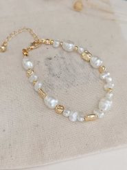 Atelier MIU Pozłacana bransoletka z elementami ozdobnymi rozmiar: onesize. Białe bransoletki Atelier MIU, pozłacane. Za 83.42 zł.