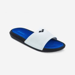 Klapki basenowe Arena Marco. Białe klapki Arena, bez wzorów, bez obcasa. Za 119.99 zł.