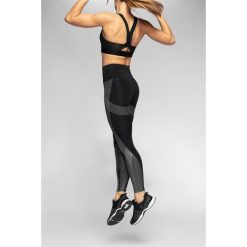 Legginsy treningowe z wysokim stanem 4FPro SPDF413 - czarny. Czarne legginsy 4f, bez wzorów, z dzianiny, z podwyższonym stanem, do biegania. W wyprzedaży za 129.99 zł.
