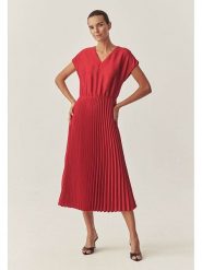 TATUUM Sukienka "Teli" w kolorze czerwonym rozmiar: 40. Czerwone sukienki Tatuum, bez wzorów, bez kołnierzyka, bez ramiączek, midi. Za 227.85 zł.