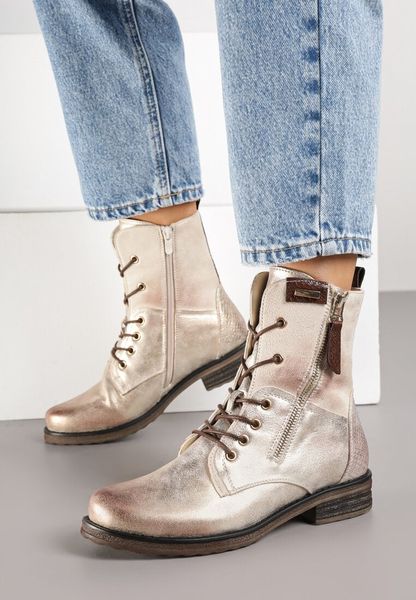 Złote Botki Workery ze Sznurowaniem i Zapięciem na Suwak Vemida. Żółte botki Born2be, bez wzorów, z jeansu, bez obcasa, na płaskiej podeszwie, bez zapięcia. Za 149.99 zł.