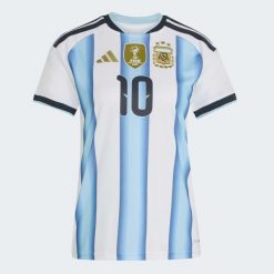 Koszulka domowa Argentyna 26 Messi. Białe bluzki Adidas, bez wzorów, sportowe, bez kołnierzyka, bez ramiączek. Za 529.00 zł.