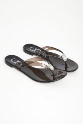 Klapki damskie z cyrkoniami CESARE CASADEI. Klapki Cesare Casadei, bez wzorów, bez obcasa. Za 799.00 zł.