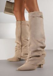Ciemnobeżowe Kozaki na Słupku z Marszczoną Cholewką Imitującą Nogawkę Rittia. Brązowe kozaki Born2be, z jeansu, bez obcasa, na obcasie, bez zapięcia. Za 179.99 zł.
