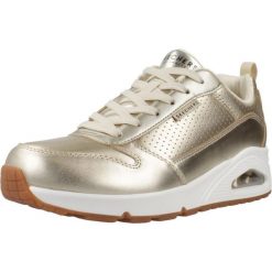 Kapcie SKECHERS UNO - METALLIXS Złoty. Żółte obuwie domowe Skechers, bez wzorów, z syntetyku, bez zapięcia. Za 342.99 zł.