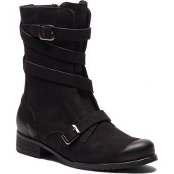Botki WOJAS - 8578-21 Czarny. Czarne botki Wojas, z aplikacjami, z materiału, bez obcasa, na obcasie, bez zapięcia. W wyprzedaży za 379.00 zł.
