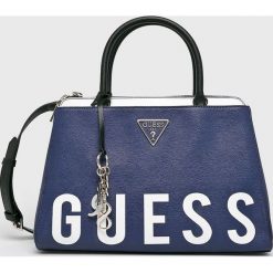 Guess Jeans - Torebka. Niebieskie torby na ramię Guess Jeans, z aplikacjami, z bawełny, casualowe, do ręki, średnie, z nadrukiem, bez dodatków. W wyprzedaży za 399.90 zł.