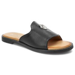 Czarne Klapki Filippo Wygodne Buty Damskie. Czarne klapki Filippo, z aplikacjami, ze skóry ekologicznej, bez obcasa. Za 135.00 zł.