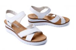 RIEKER V38G9-80 white, sandały damskie. Białe sandały Rieker, bez wzorów, bez obcasa, na koturnie, bez zapięcia. Za 209.93 zł.