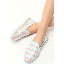 Jasnoniebieskie Espadryle Ambiva. Białe espadryle Born2be, bez wzorów, bez obcasa, na płaskiej podeszwie, bez zapięcia. Za 29.99 zł.