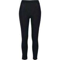 Damskie klasyczne legginsy z koronki w paski. Czarne legginsy Urban Classics, bez wzorów, z koronki. Za 118.50 zł.