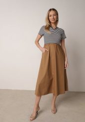 Niebieska Rozkloszowana Sukienka z Bawełny Imitująca Bluzkę w Paski i Spódnicę Chathusa. Niebieskie sukienki Born2be, na co dzień, l, bez wzorów, z bawełny, klasyczne, bez kołnierzyka, bez ramiączek, midi, rozkloszowane. Za 99.99 zł.