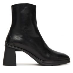 Botki Vagabond Shoemakers. Czarne botki Vagabond Shoemakers, bez wzorów, bez obcasa, na słupku, bez zapięcia. Za 759.99 zł.