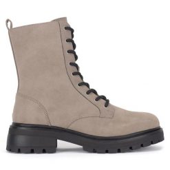 Botki JENNY. Szare botki Jenny, bez wzorów, bez obcasa, na płaskiej podeszwie, bez zapięcia. Za 169.99 zł.