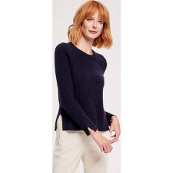 Sweter w kolorze granatowym. Niebieskie swetry ZOCHA, xs, bez wzorów, z kaszmiru, bez ramiączek. W wyprzedaży za 539.95 zł.