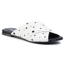 Klapki QUAZI. Białe klapki QUAZI, bez wzorów, bez obcasa. Za 189.99 zł.