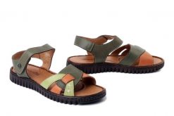 MANITU 910269-07 grun, sandały damskie. Zielone sandały Manitu, bez wzorów, ze skóry, bez obcasa, bez zapięcia. Za 229.42 zł.