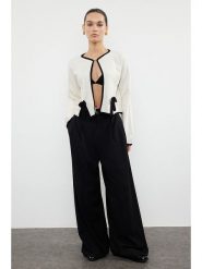 Trendyol Kardigan w kolorze kremowo-czarnym rozmiar: S. Brązowe kardigany Trendyol, s, bez wzorów. Za 73.99 zł.