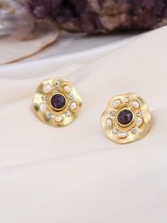 L'Atelier de Gaia Pozłacane kolczyki-wkrętki z kamieniami szlachetnymi i perłami rozmiar: onesize. Różowe kolczyki L'Atelier de Gaia, z ametystem, pozłacane. Za 87.40 zł.