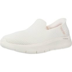 Kapcie SKECHERS SLIP-INS GO WALK FLEX Biały. Białe obuwie domowe Skechers, bez wzorów, bez zapięcia. Za 363.99 zł.