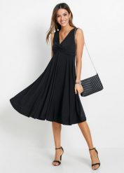 Sukienka shirtowa. Czarne sukienki bonprix, bez wzorów, eleganckie, bez kołnierzyka, bez ramiączek, rozkloszowane. Za 137.99 zł.