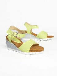 Zapato Skórzane sandały w kolorze zielonym na koturnie rozmiar: 39. Zielone sandały Zapato, bez wzorów, z otwartym noskiem, bez obcasa, na koturnie, bez zapięcia. Za 185.76 zł.