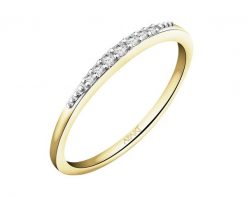 Pierścionek z żółtego złota z brylantami - 0,06 ct - próba 375. Żółte pierścionki Apart, z brylantem, złote. Za 799.00 zł.