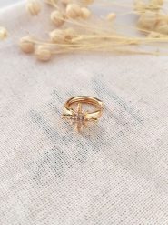 Atelier MIU Pozłacana nausznica z cyrkonią rozmiar: onesize. Żółte kolczyki Atelier MIU, z cyrkonią, pozłacane. Za 30.99 zł.