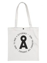 Armedangels Torebka w kolorze białym - 37 x 38 cm rozmiar: onesize. Białe torby na ramię ARMEDANGELS, bez wzorów, z bawełny, na ramię, bez dodatków. Za 56.99 zł.