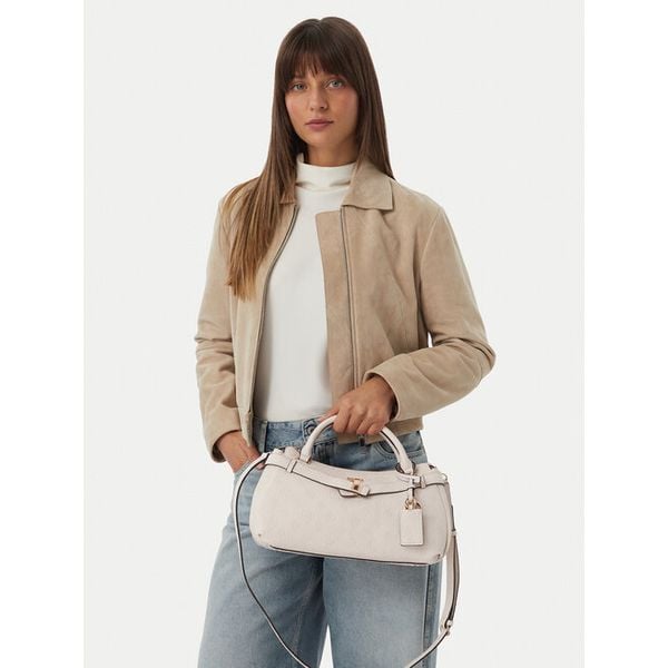 Torebka Guess. Białe torebki klasyczne Guess, z aplikacjami, bez dodatków. Za 550.99 zł.