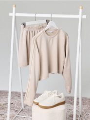 Bluza z dekoracyjnymi lampasami soft touch - beżowy. Brązowe bluzy Sinsay, l, bez wzorów, z dzianiny, bez kaptura. Za 49.99 zł.